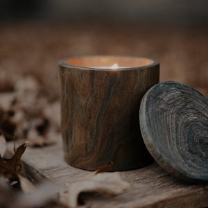 Vela natural de cuenco hecho con palo santo